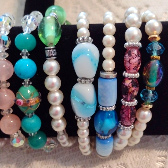 12 HANDMADE REPURPOSED Bundle of Vintage, Glass Bead & Pearl Stretch Bracelets!! - Picture 7 of 10